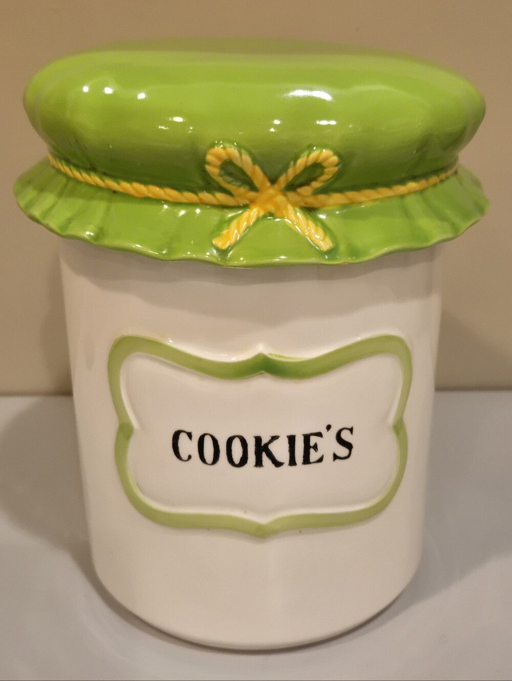 Green Ceramic Cookie Jar with Decorative Lid
